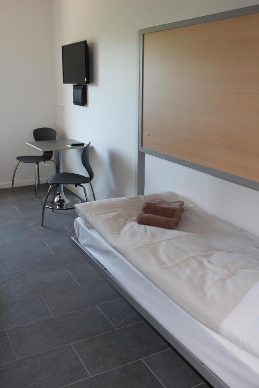 Icv Sleepwell Hotel Vra Room photo